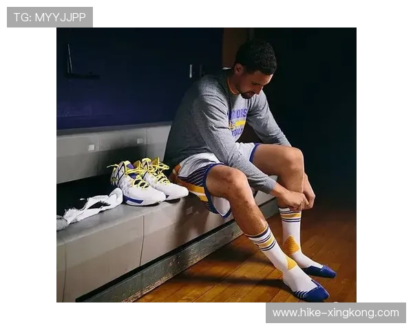 足球球星交换球袜背后隐藏的故事与体育精神解析 足球球星交换球袜背后隐藏的故事与体育精神解析